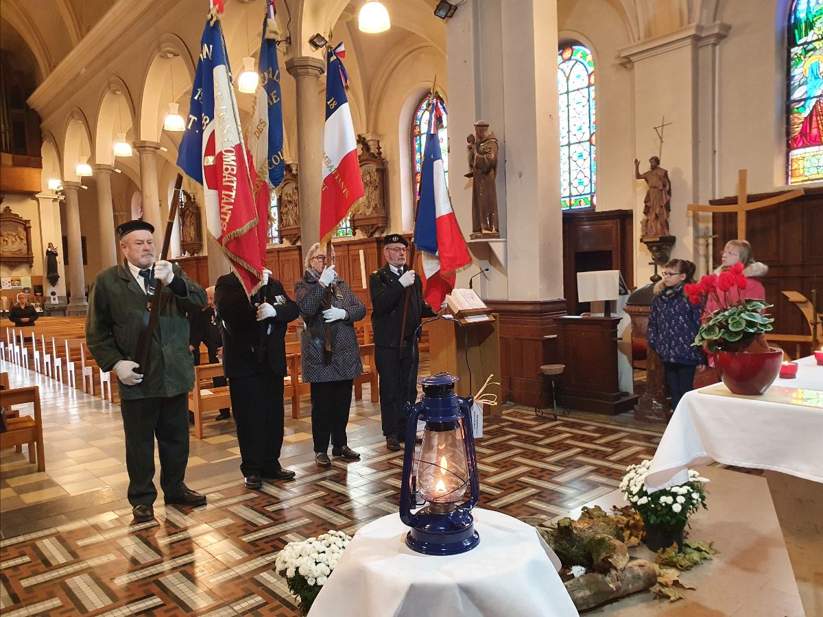 les porte-drapeaux dans le chœur