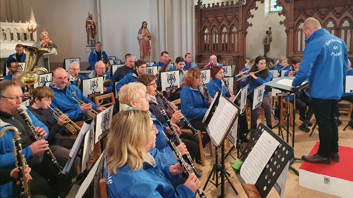 Les musiciens dans l'église de Provin