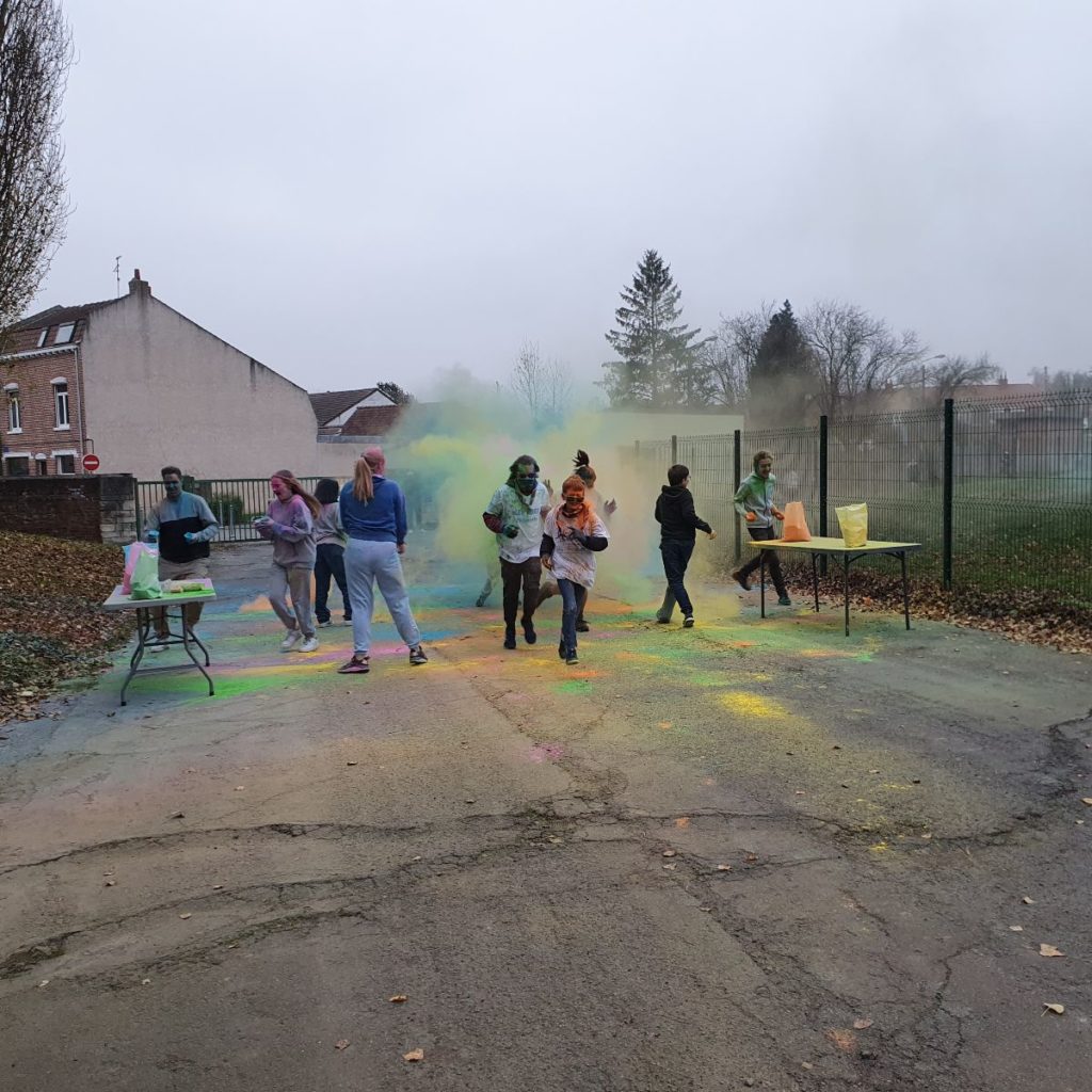 les lanceurs de poudre colorée à l'action !